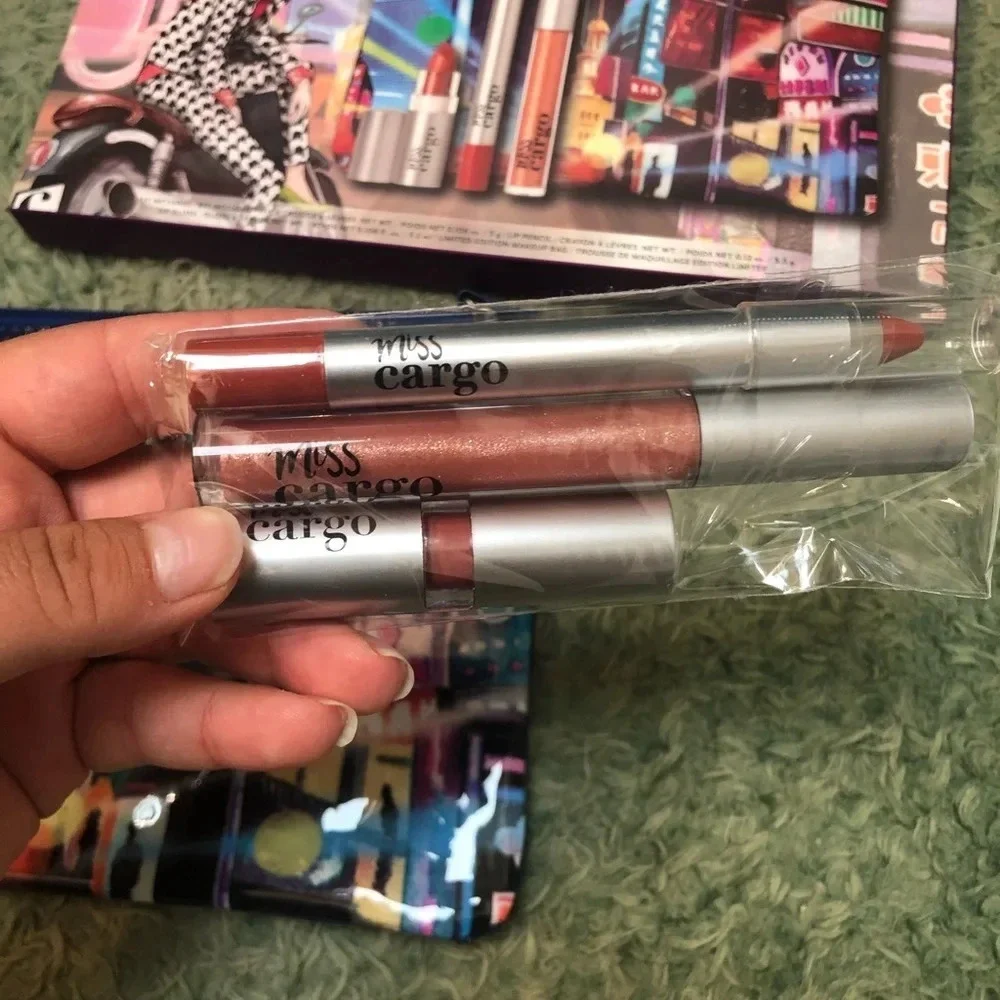 NIB MISS CARGO LIP KIT